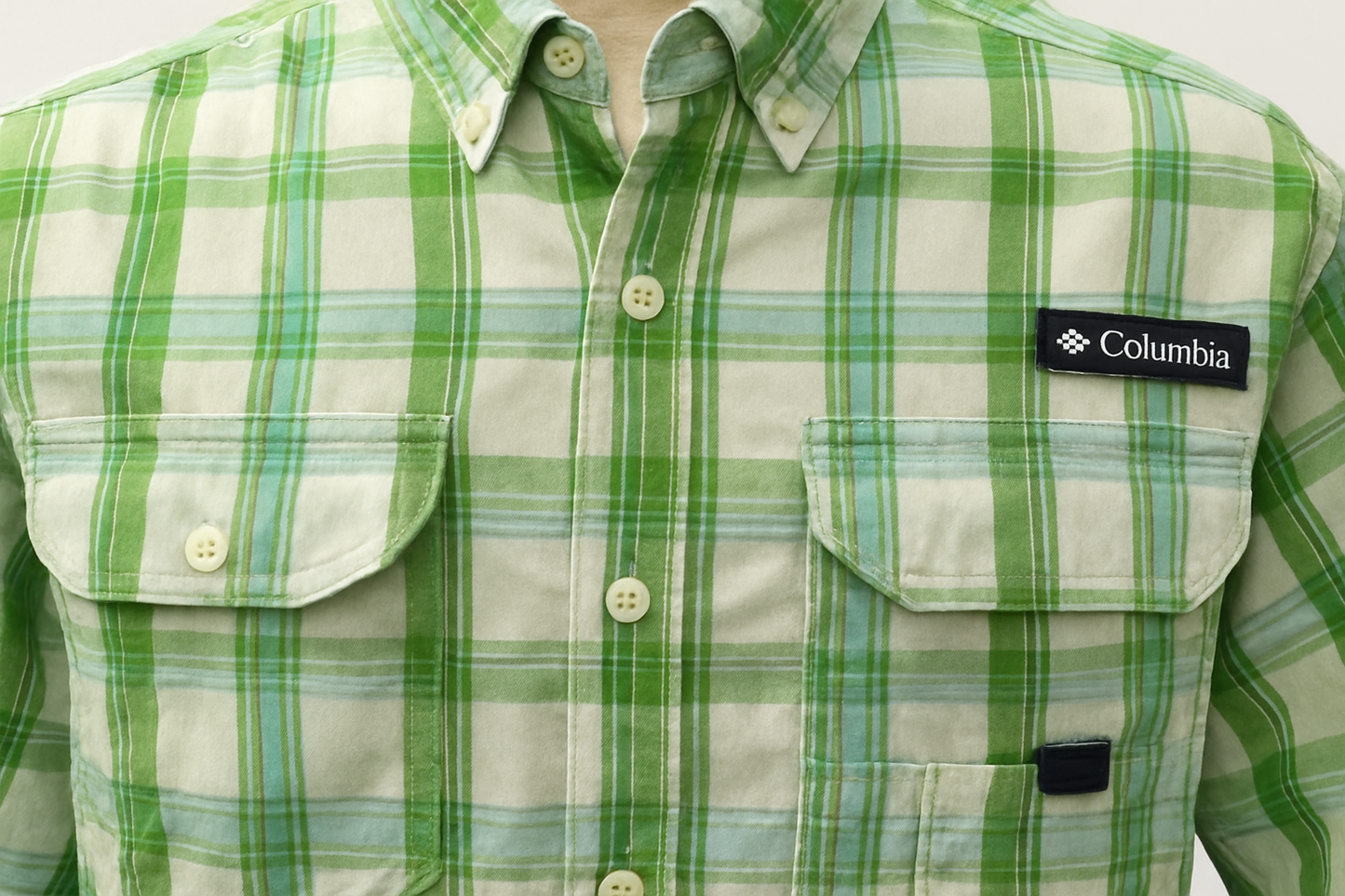 Product Shot 3 - Detalle del collar y bolsillos