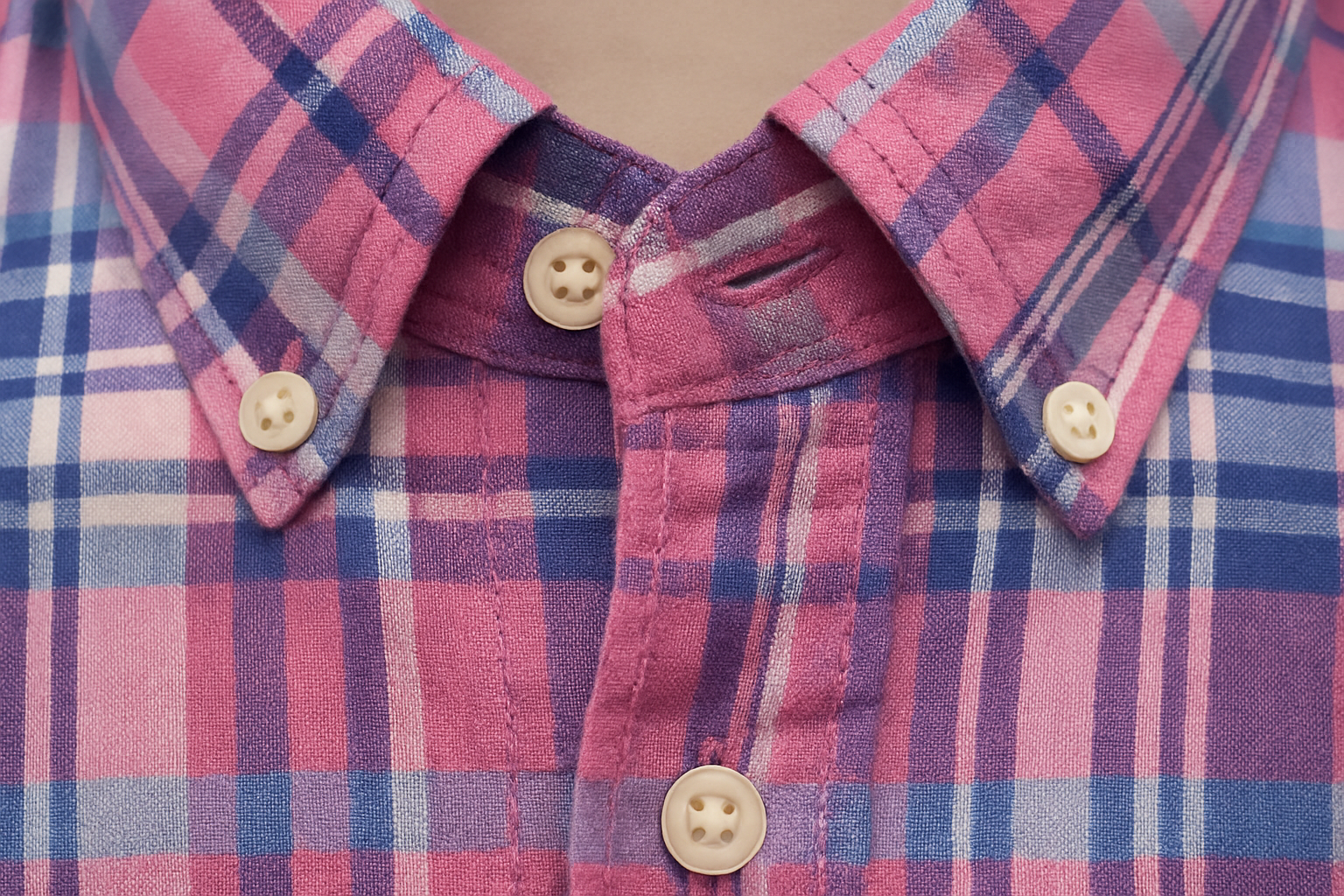 Product Shot 3 - Detalle del collar y botones