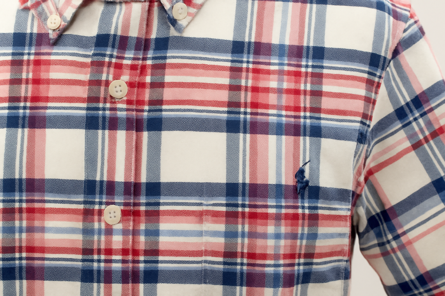 Product Shot 3 - Detalle del logo navy