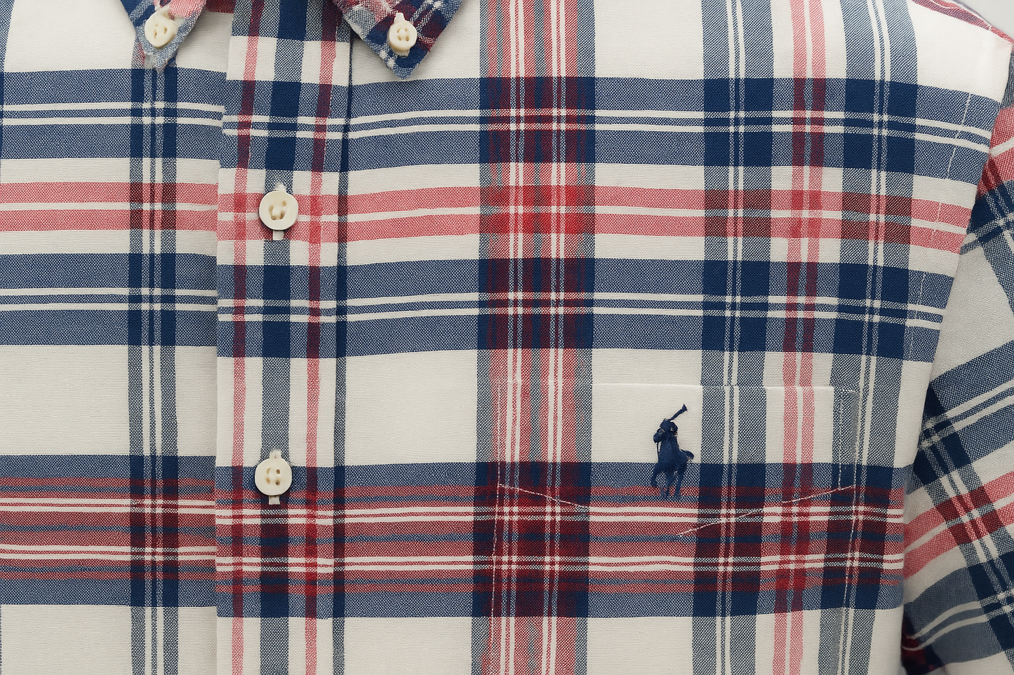 Product Shot 3 - Detalle del logo navy