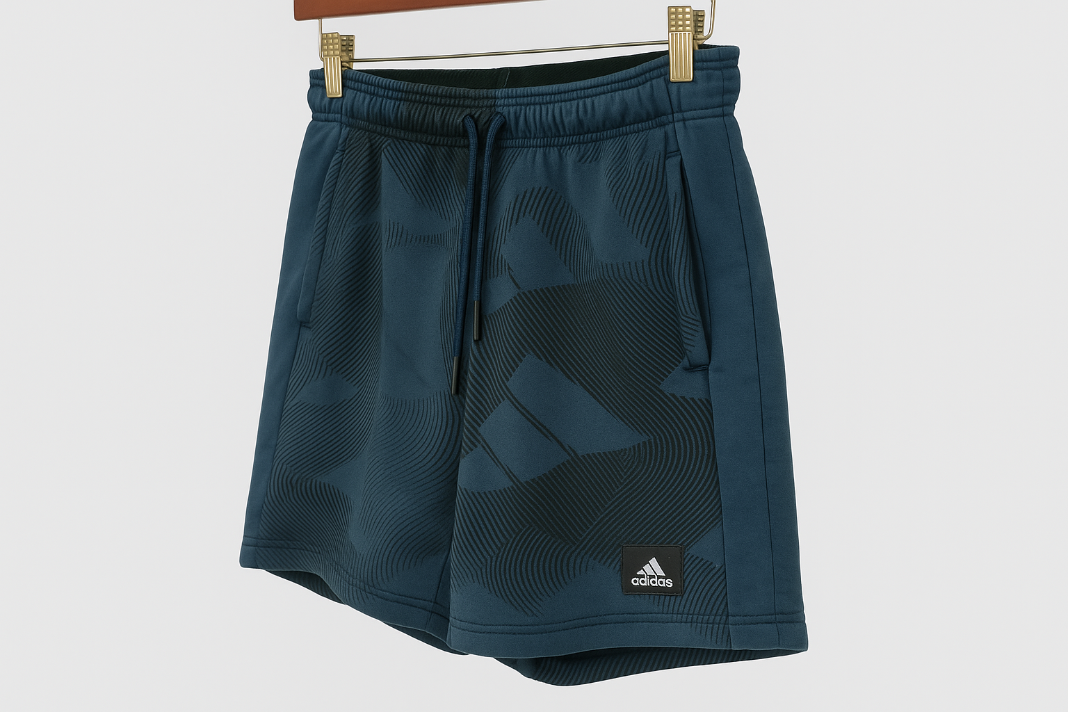 Shorts Adidas azules - Colgados en percha