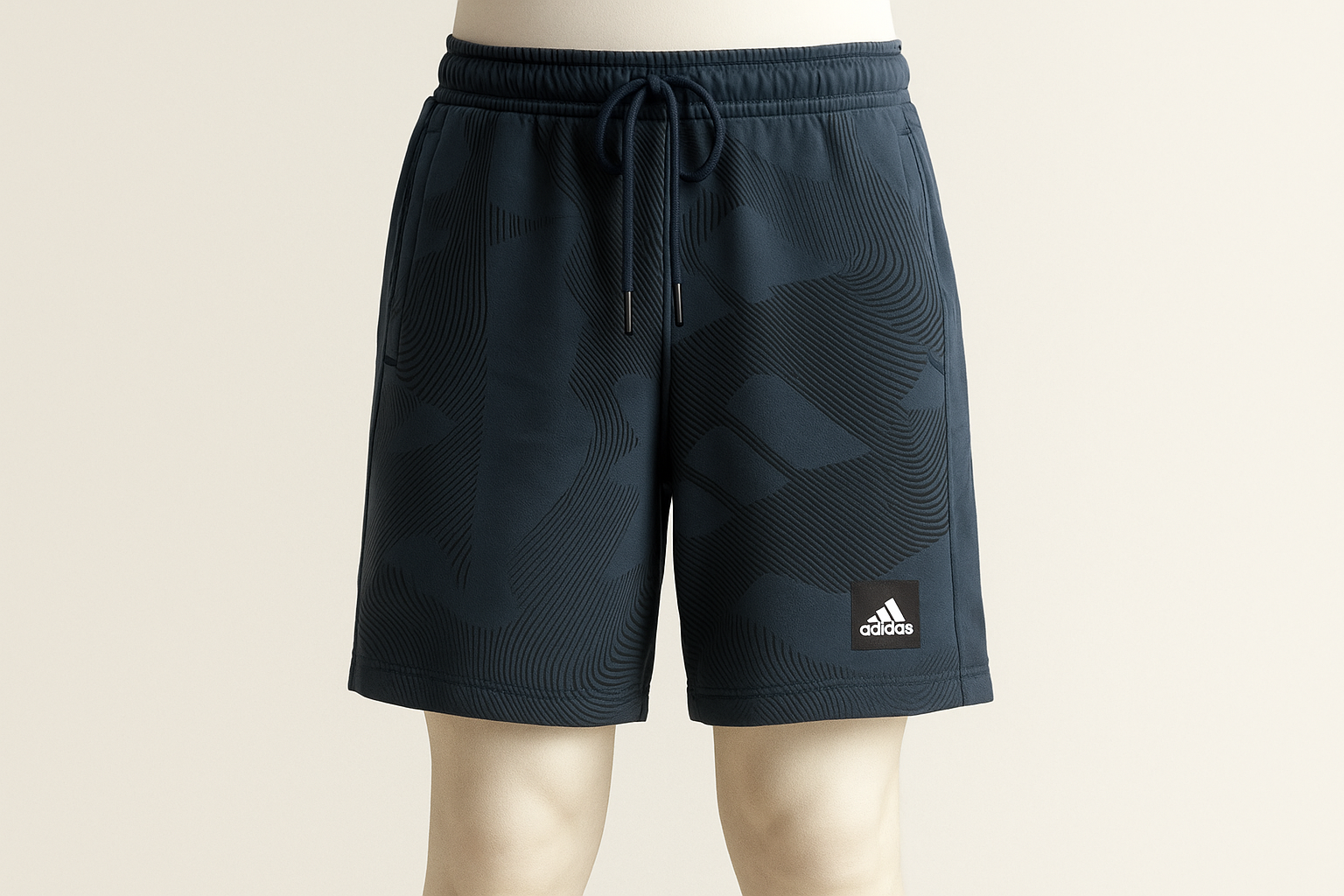 Shorts Adidas azules - En maniquí mostrando el ajuste