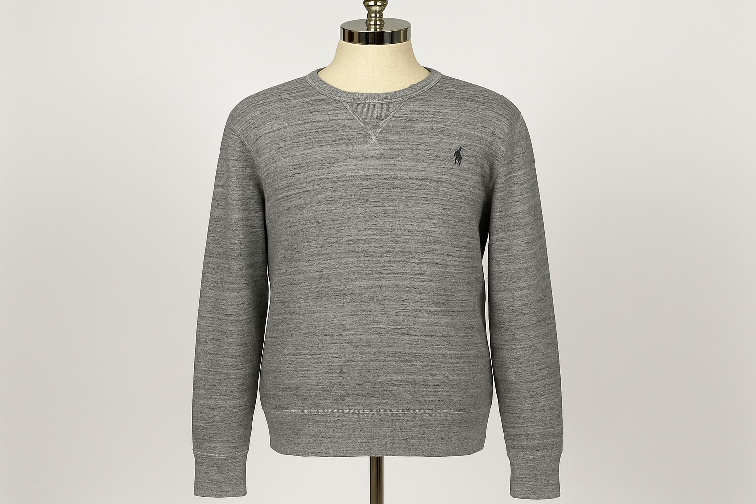 Suéter Polo Ralph Lauren gris - En maniquí mostrando el ajuste