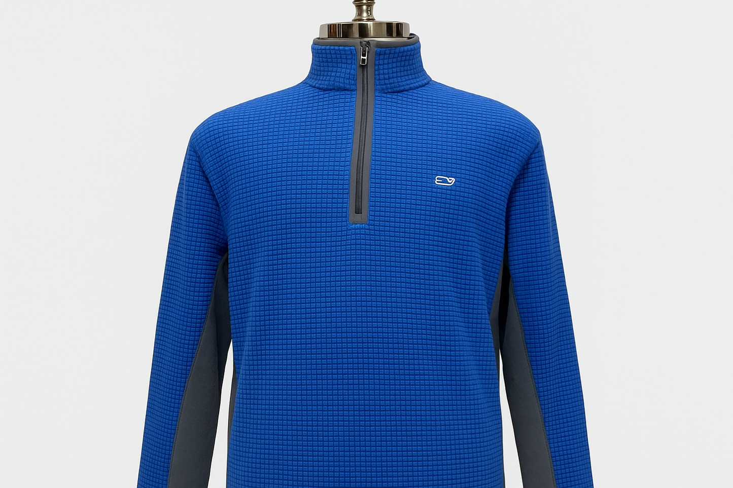 Suéter Vineyard Vines azul waffle - En maniquí mostrando el ajuste