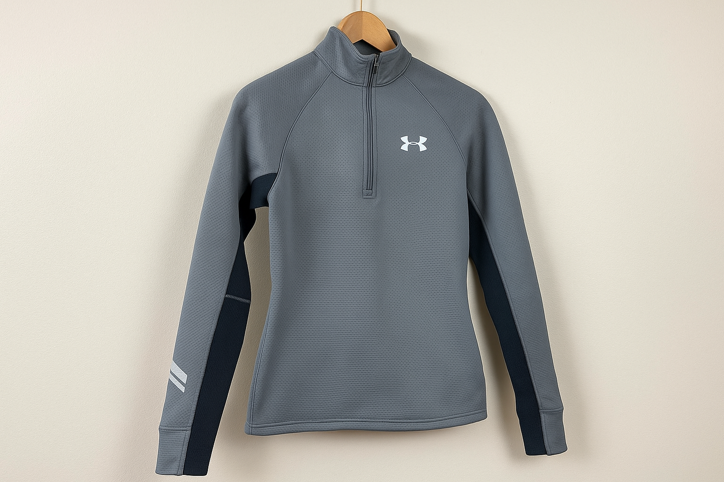 Sudadera Under Armour gris - Colgada en percha
