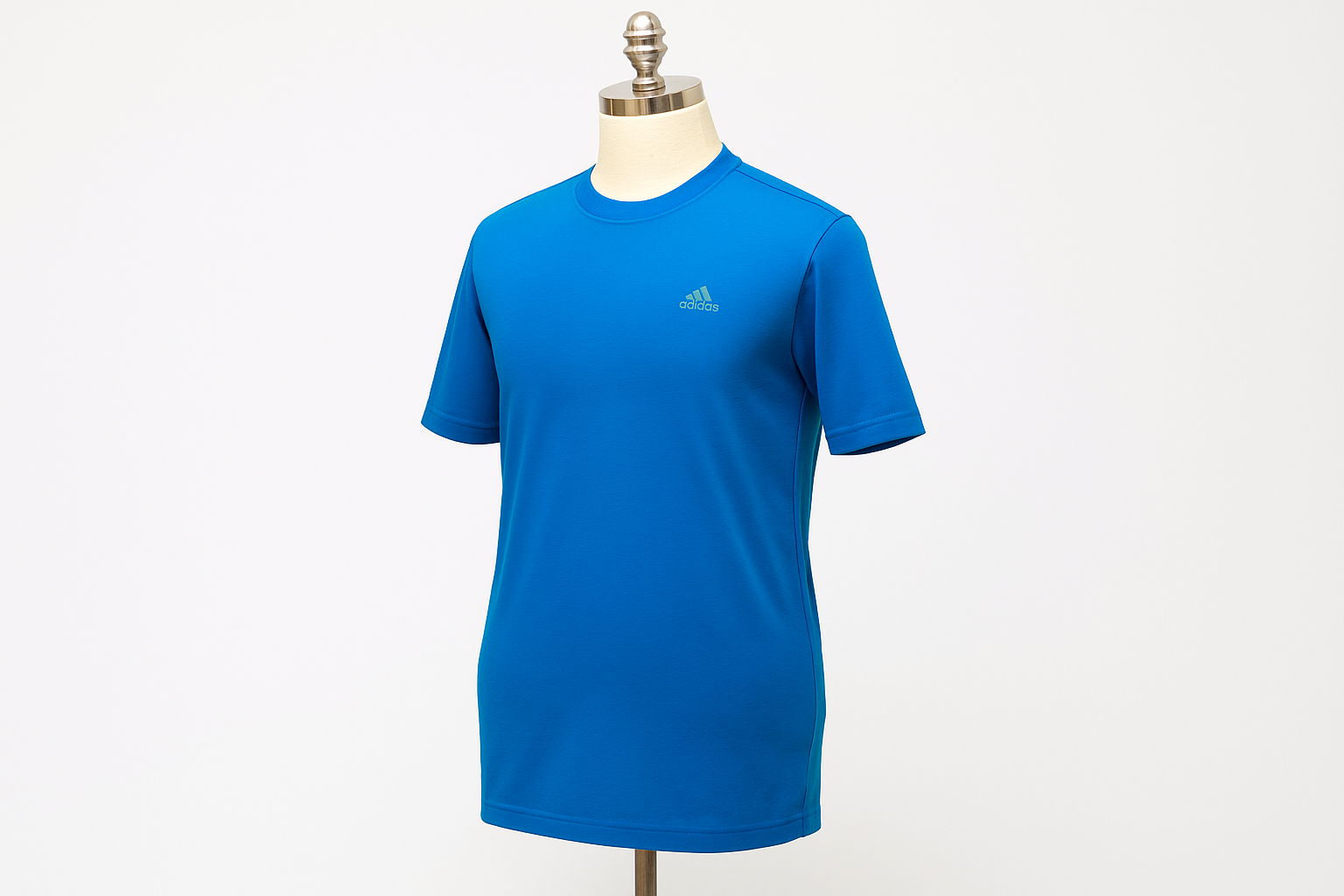 Vista en ángulo tres cuartos - Camiseta Adidas Climalite