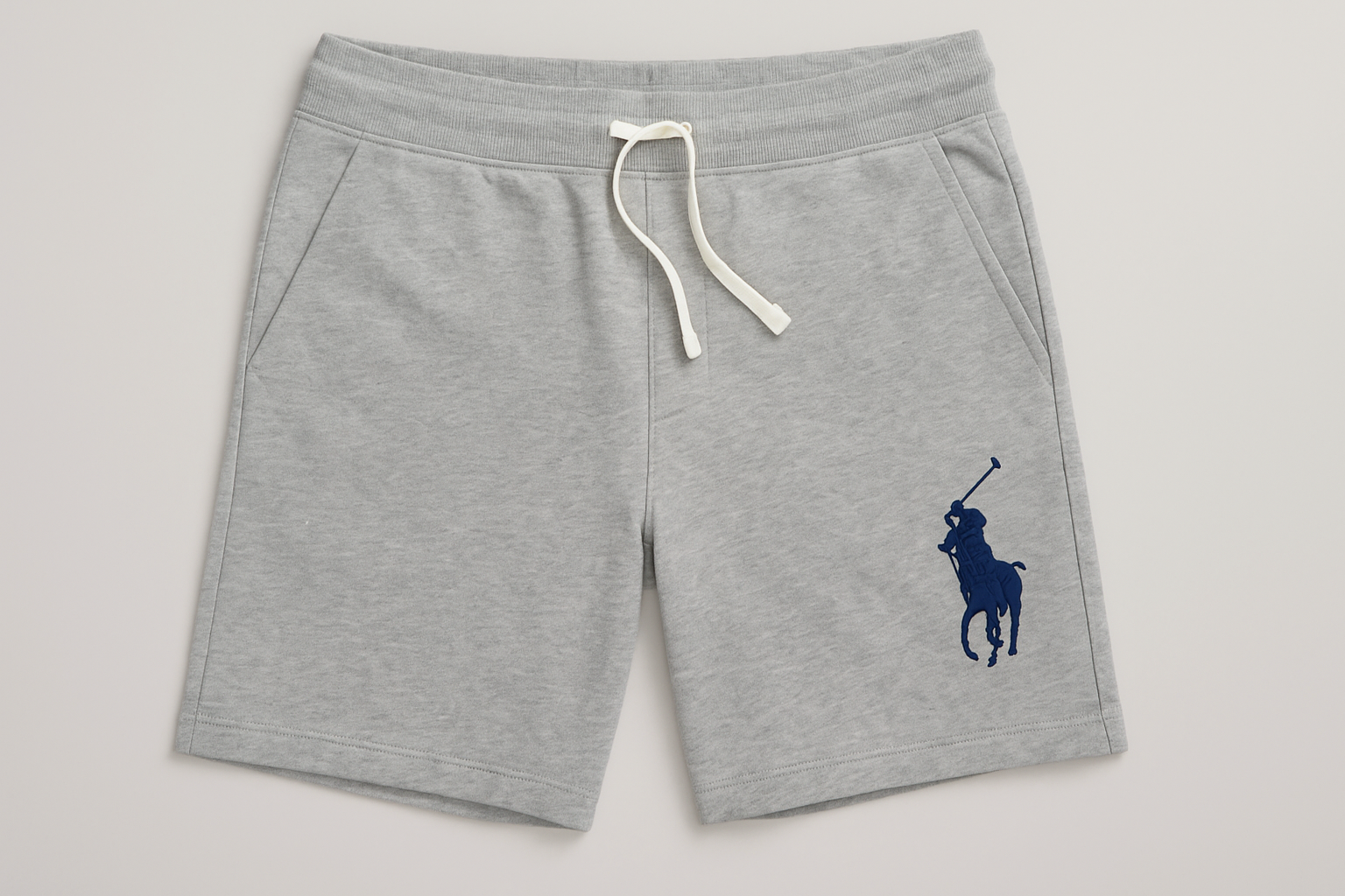 Vista flat lay - cordón blanco corto, short corto