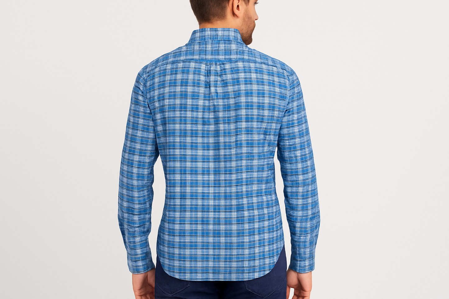 Vista trasera con modelo