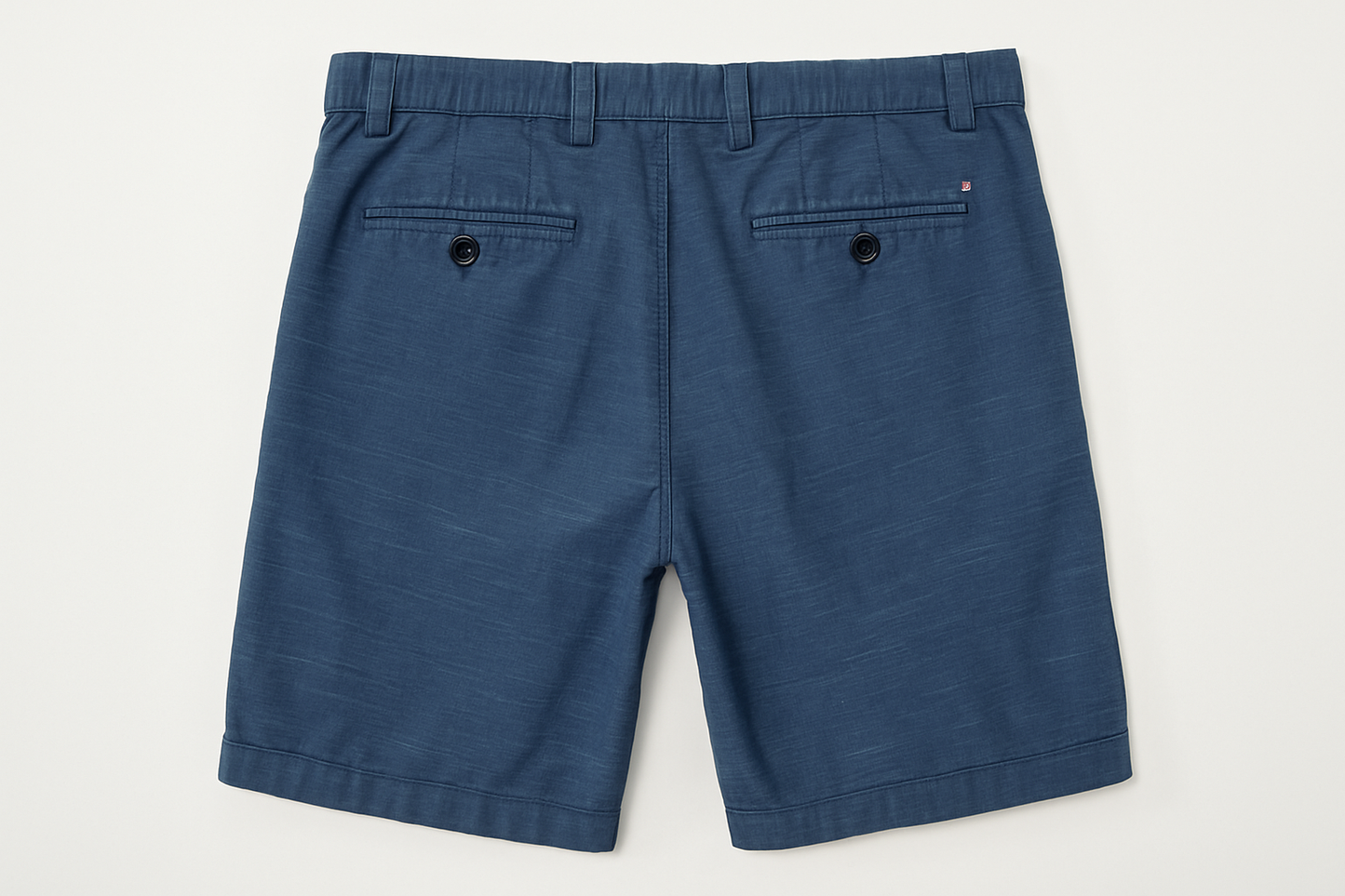 Vista trasera - detalles de bolsillos con botones