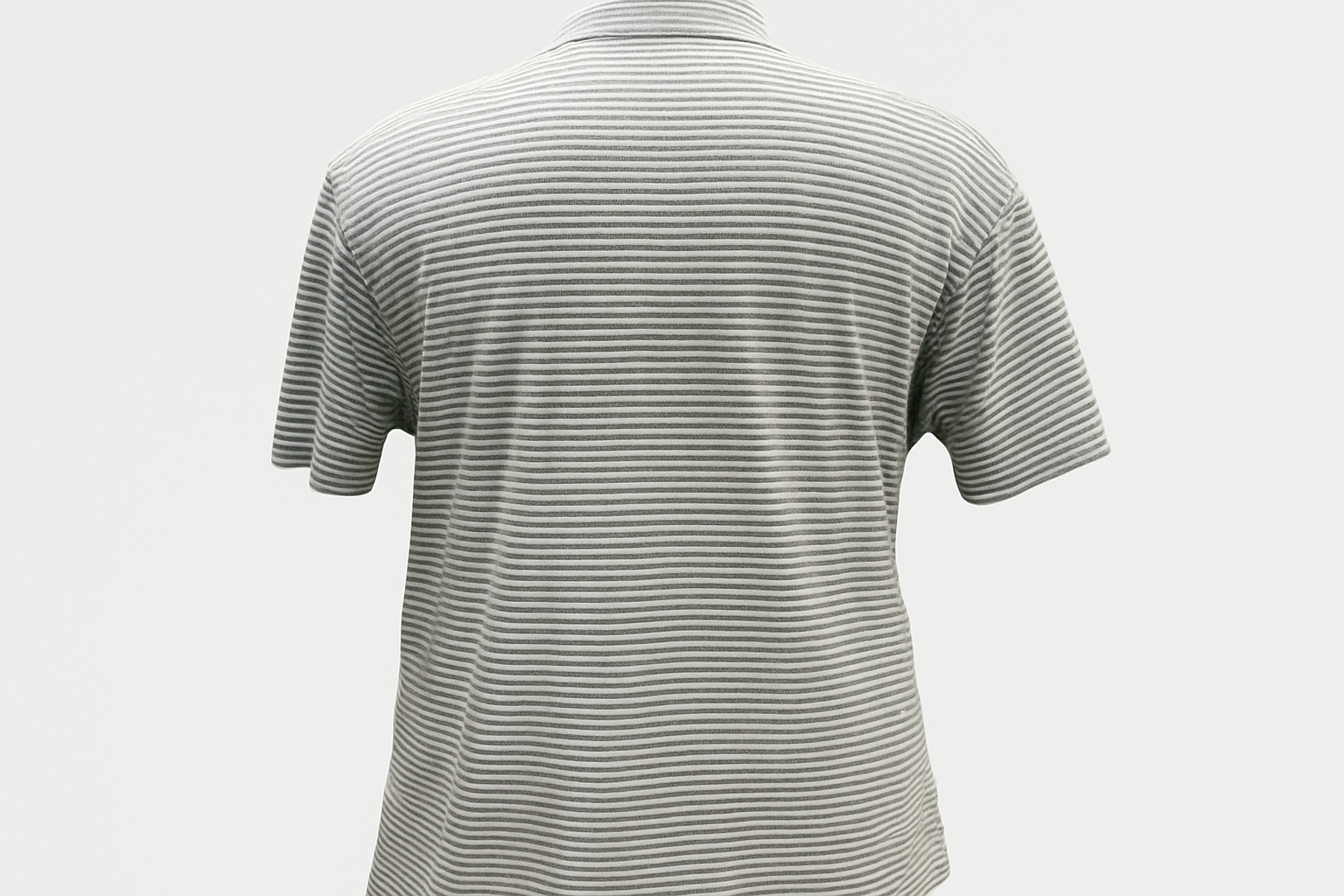 Vista trasera en maniquí invisible