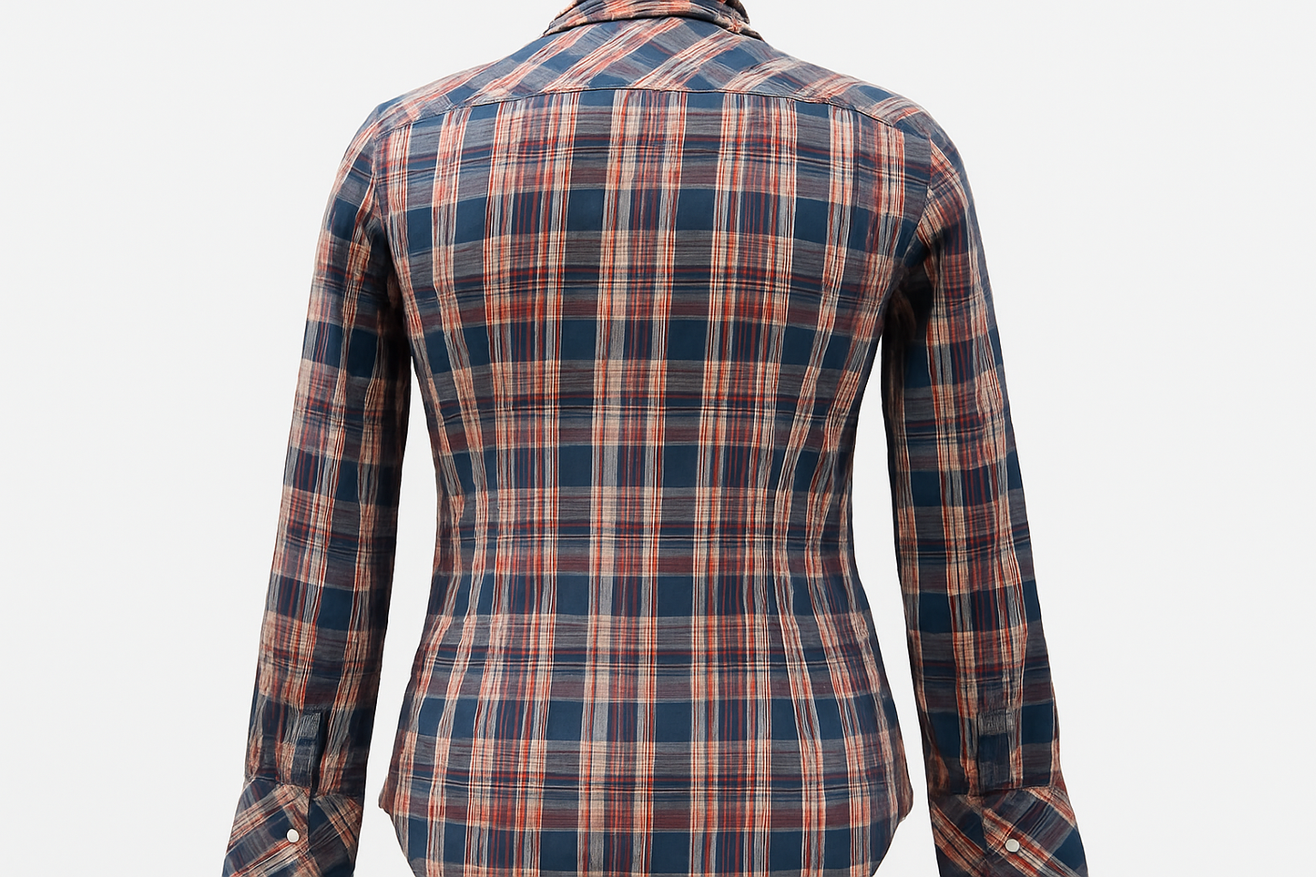 Vista trasera en maniquí invisible