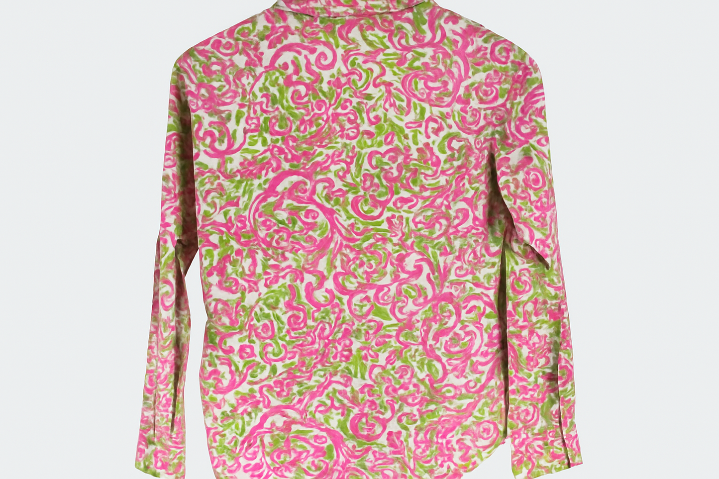 Vista trasera en maniquí invisible