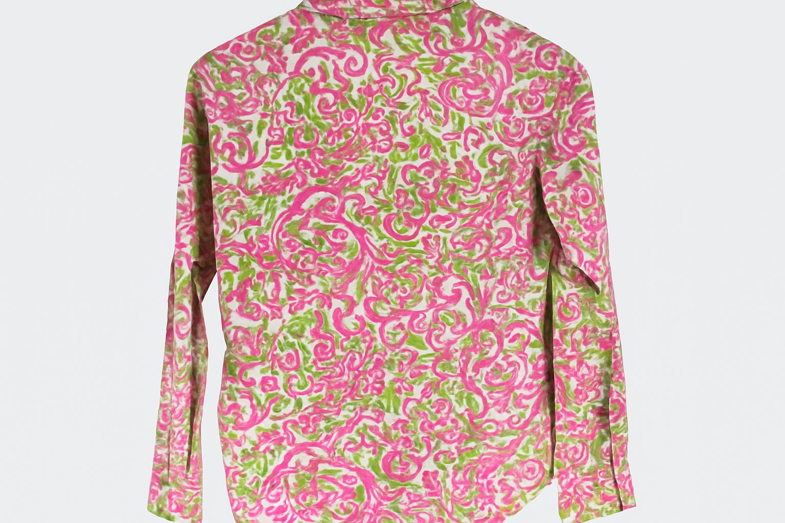 Vista trasera en maniquí invisible