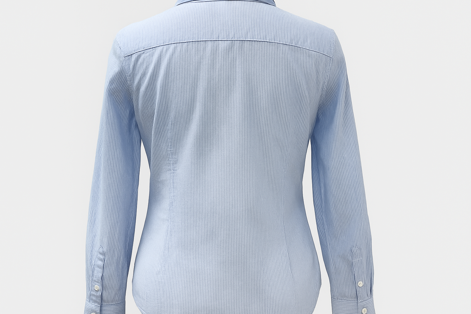 Vista trasera en maniquí invisible