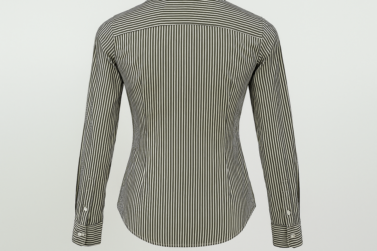 Vista trasera en maniquí invisible