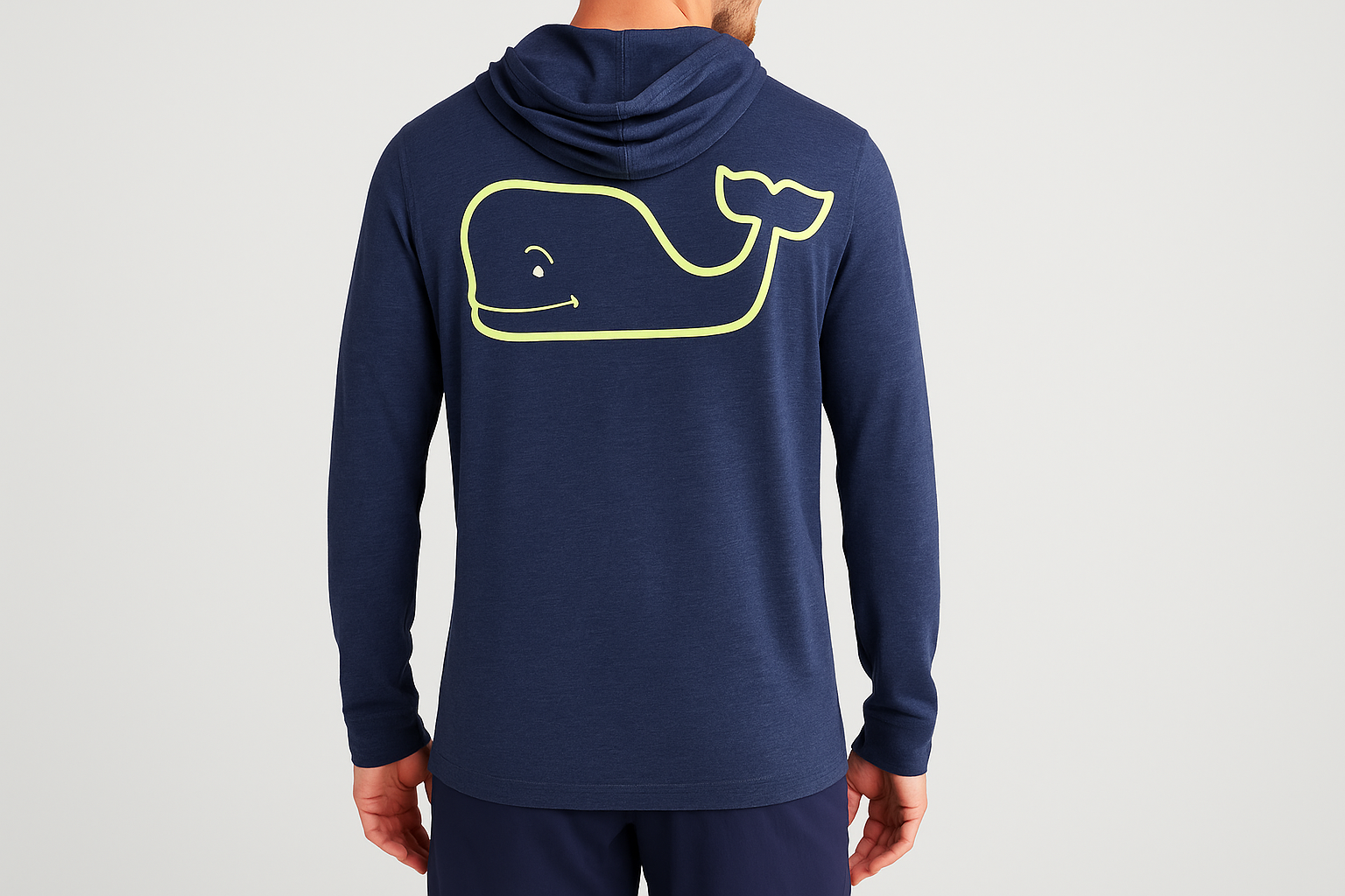 Vista trasera modelo atlético solo con logo