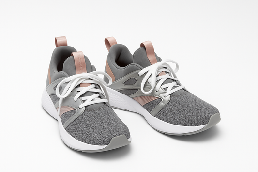 Zapatillas deportivas grises con detalles rosa - réplica exacta con fondo limpio