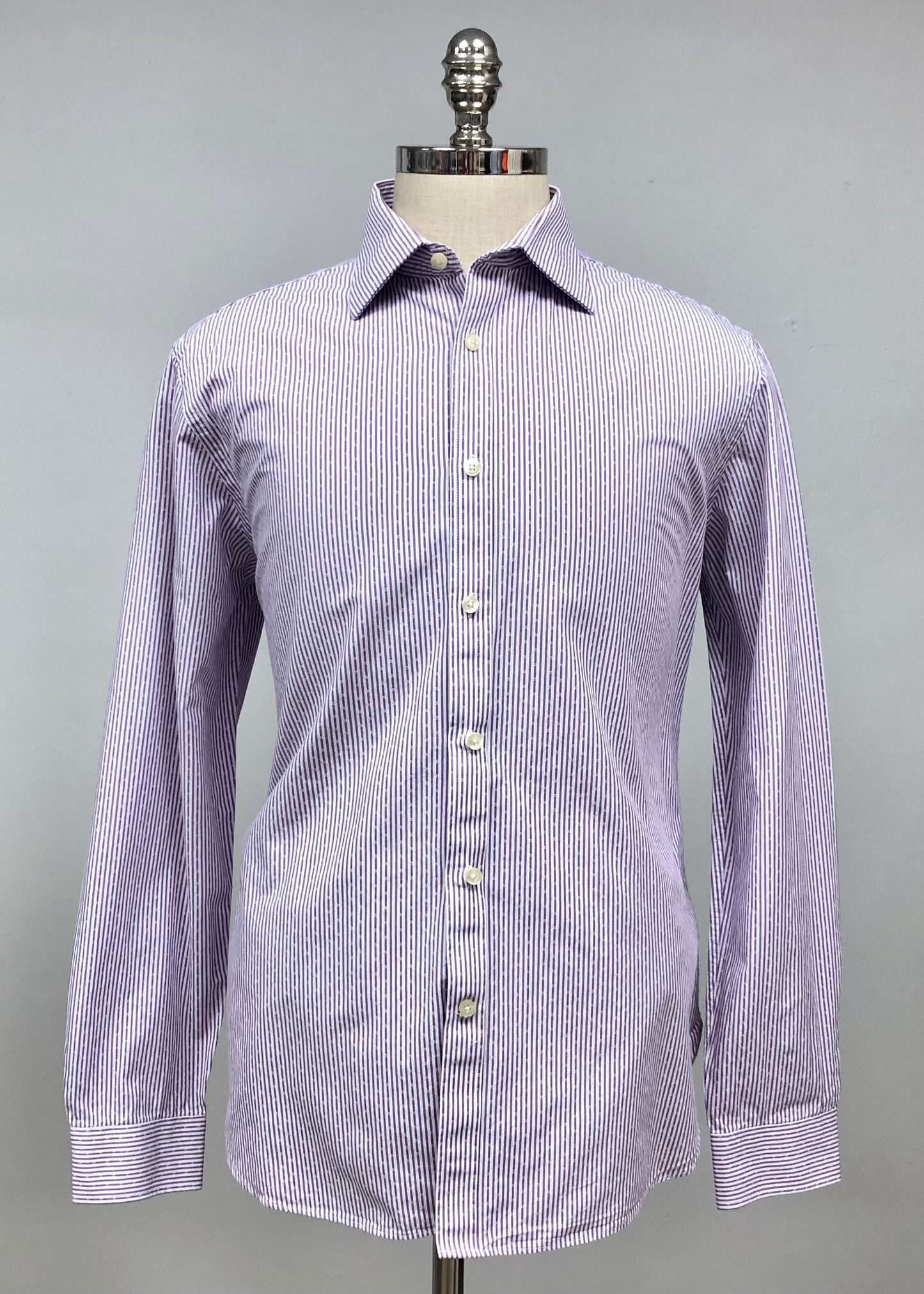 Camisa de botones Michael Kors 🇺🇸 color blanco con rayas en morado Talla L Entalle Slim Fit