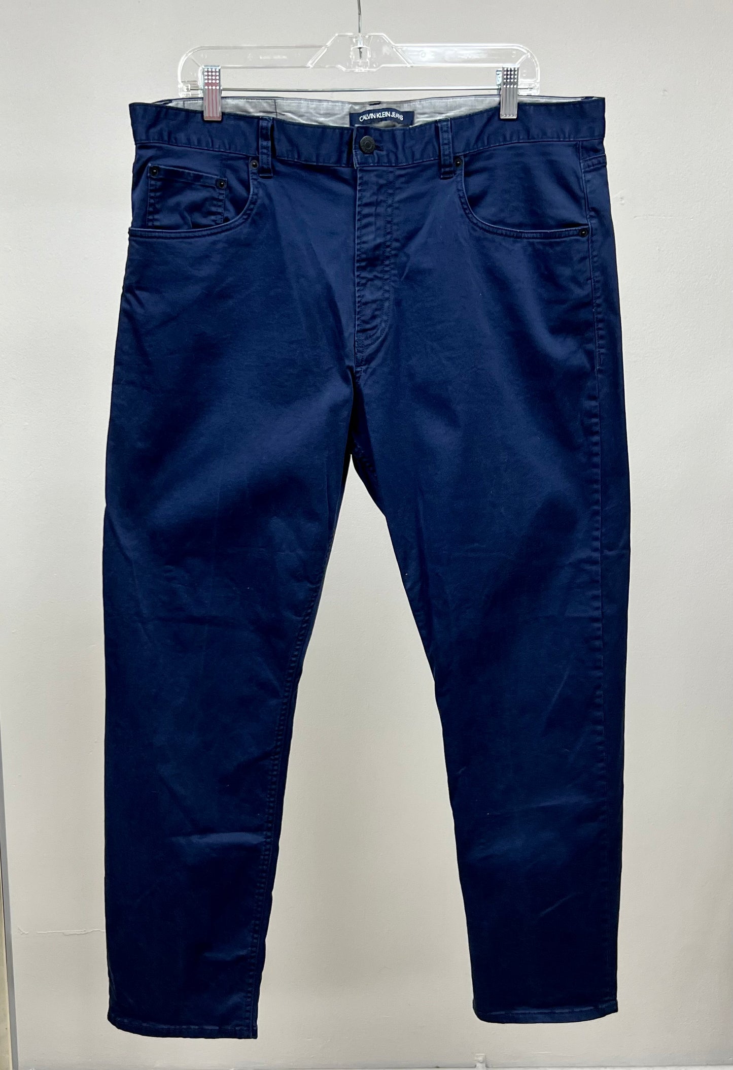 Pantalon jeans color azul navy Calvin Klein Talla 38x30 Corte Slim Fit