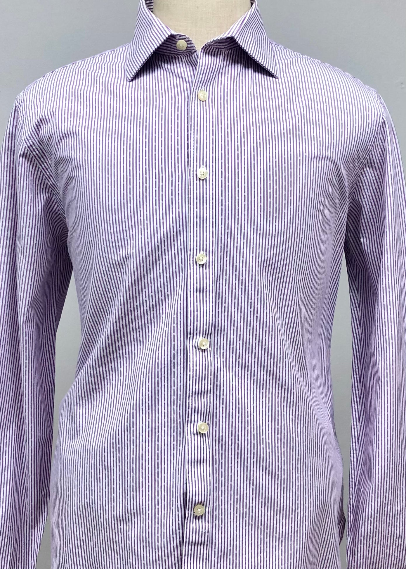 Camisa de botones Michael Kors 🇺🇸 color blanco con rayas en morado Talla L Entalle Slim Fit