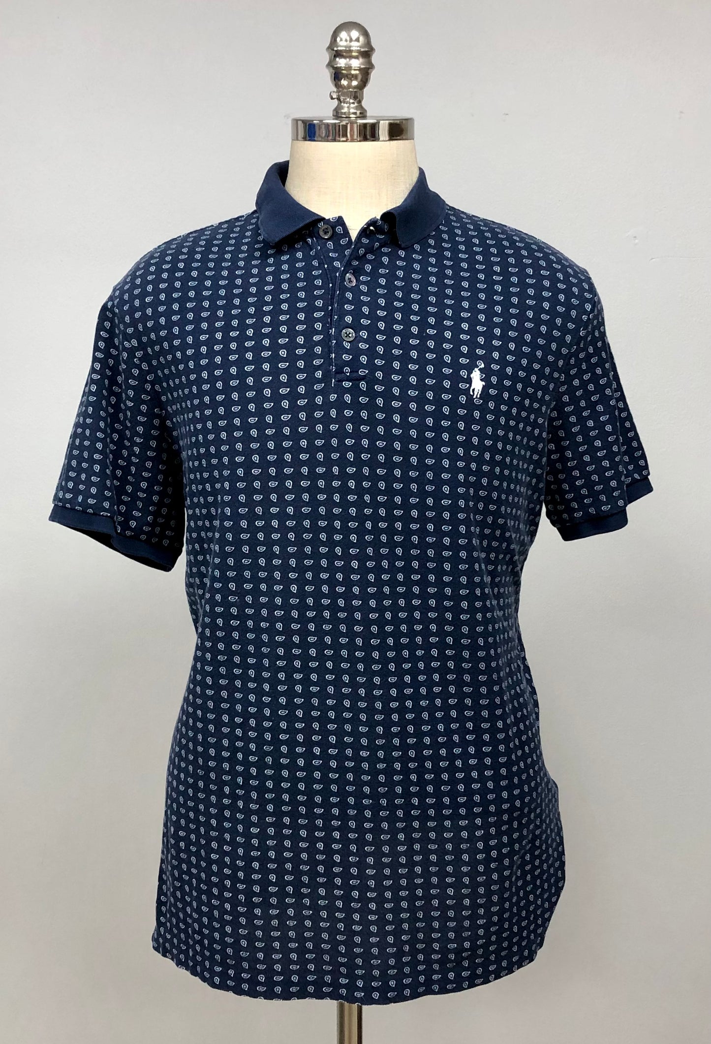 Camiseta Polo Ralph Lauren 🏇🏼 Color azul navy con diseño circular en color blanco Talla L Entalle Clasico