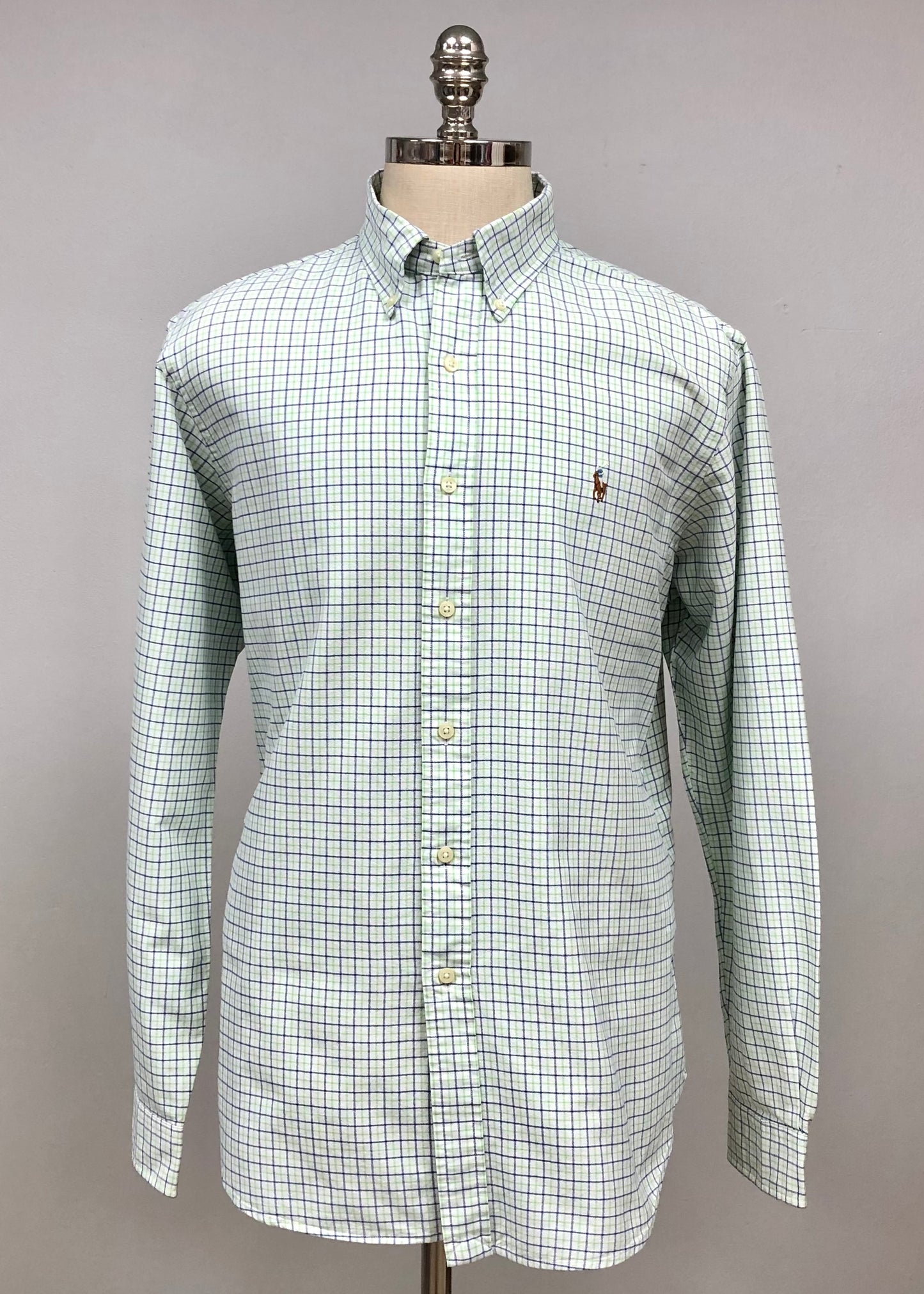 Camisa Polo Ralph Lauren 🏇🏼 color blanco con patron de cuadros azul navy y verde Talla M Entalle Regular