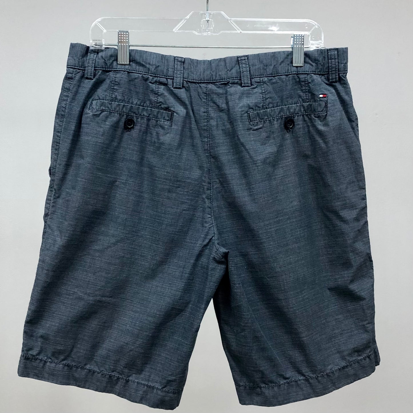 Short Casual Tommy Hilfiger 🇺🇸 color Gris oscuro talla 34