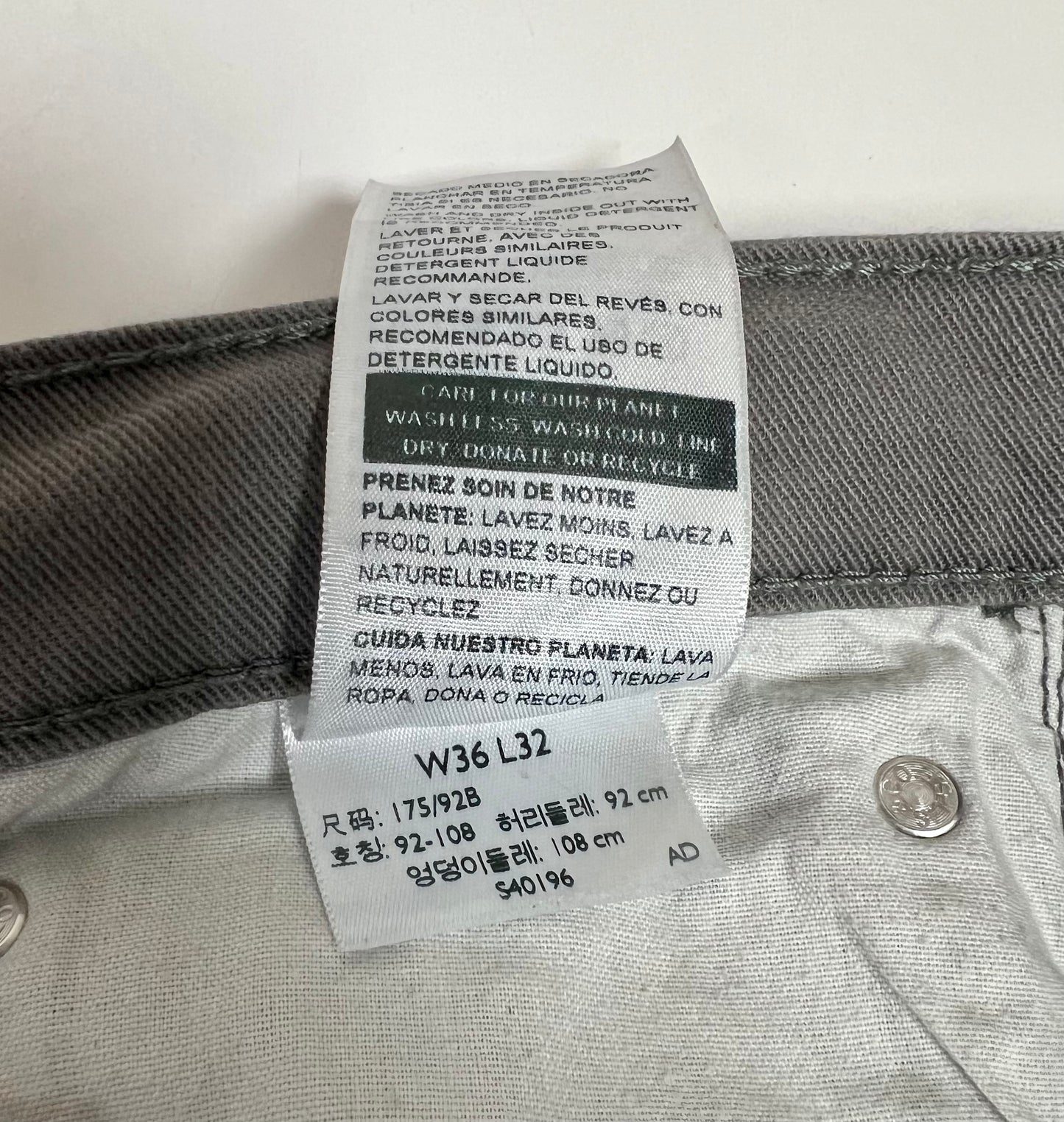 Pantalon jeans color gris Levis Strauss Talla 36x32 Corte Skinny