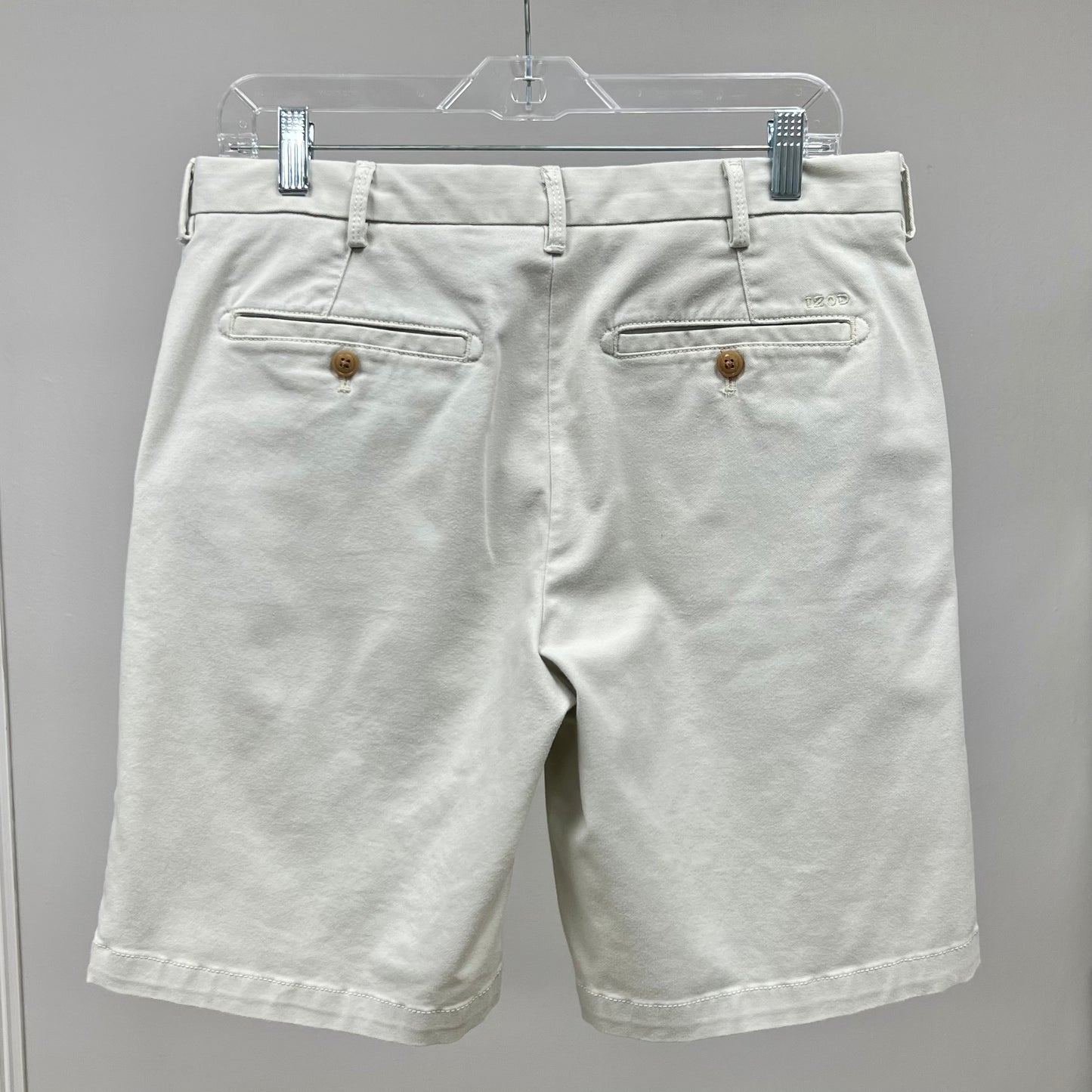 Short Casual IZOD 🇺🇸 color crema talla 32