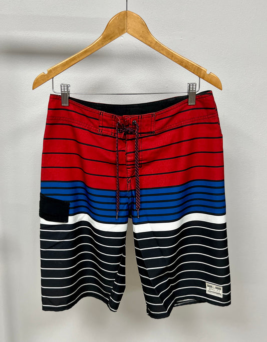 Traje de baño QuickSilver 🏄🏽‍♂️ con patrón de rayas en color rojo, azul y negro Talla Medium (31)