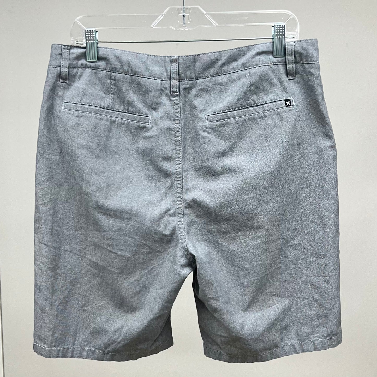 Short Casual Hurley 🏄🏽‍♂️ color Gris entalle clásico talla 32