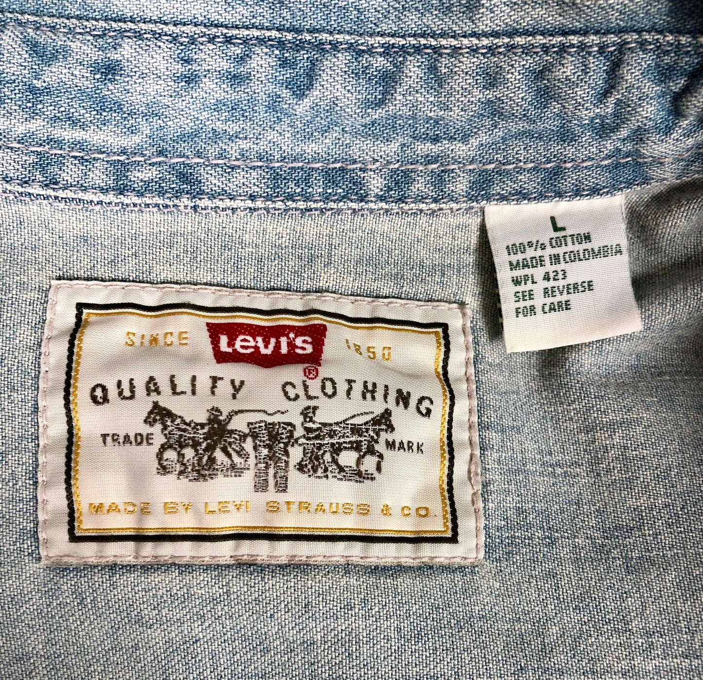 Camisa de jeans Levis 👖color celeste Talla XL Entalle Regular (ver descripción)