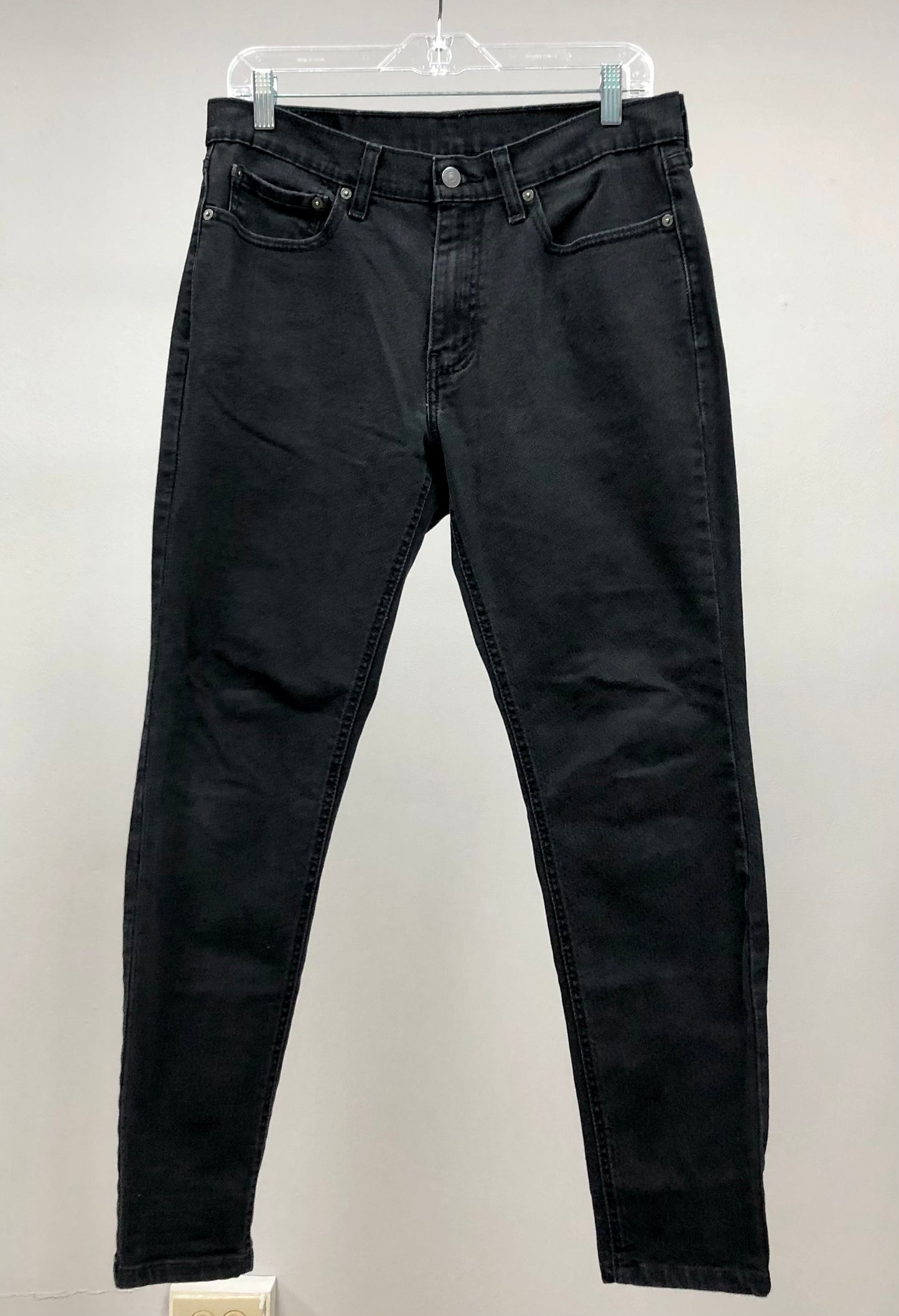 Pantalon jeans color negro Levis Strauss Talla 32x30 Corte Slim Fit Freshapparelpty