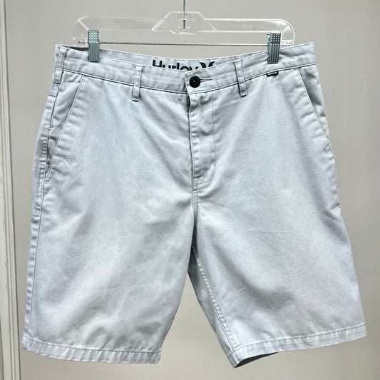 Short Casual Hurley 🏄🏽‍♂️ color Gris claro entalle clásico talla 32