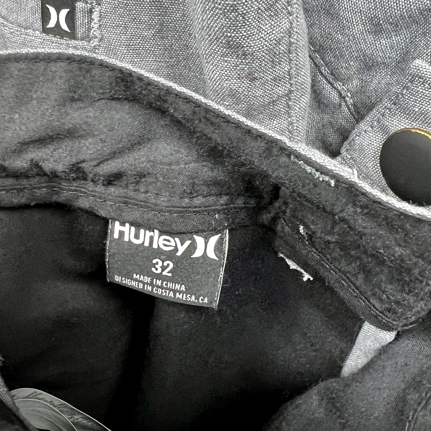 Short Casual Hurley 🏄🏽‍♂️ color Gris entalle clásico talla 32