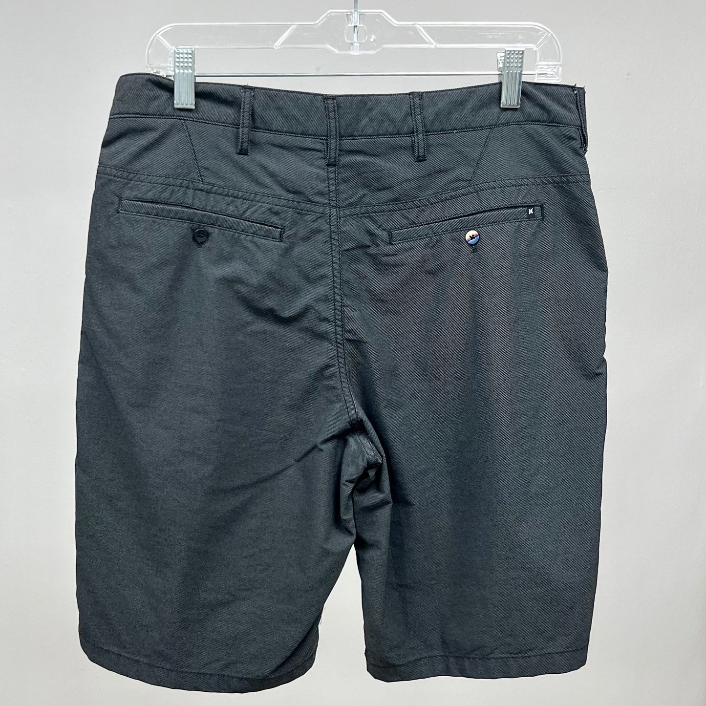 Short Casual Hurley 🏄🏽‍♂️ color Gris oscuro talla 32 (ver descripción)