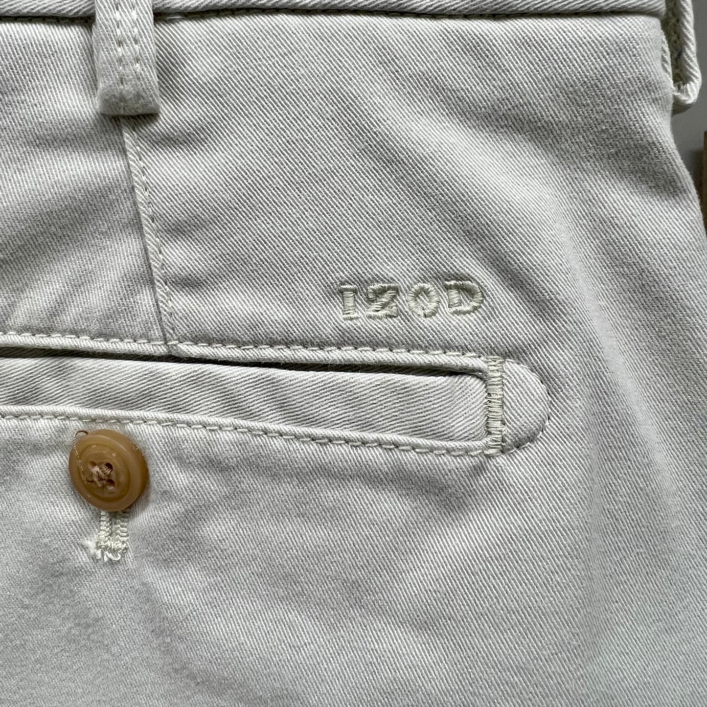 Short Casual IZOD 🇺🇸 color crema talla 32