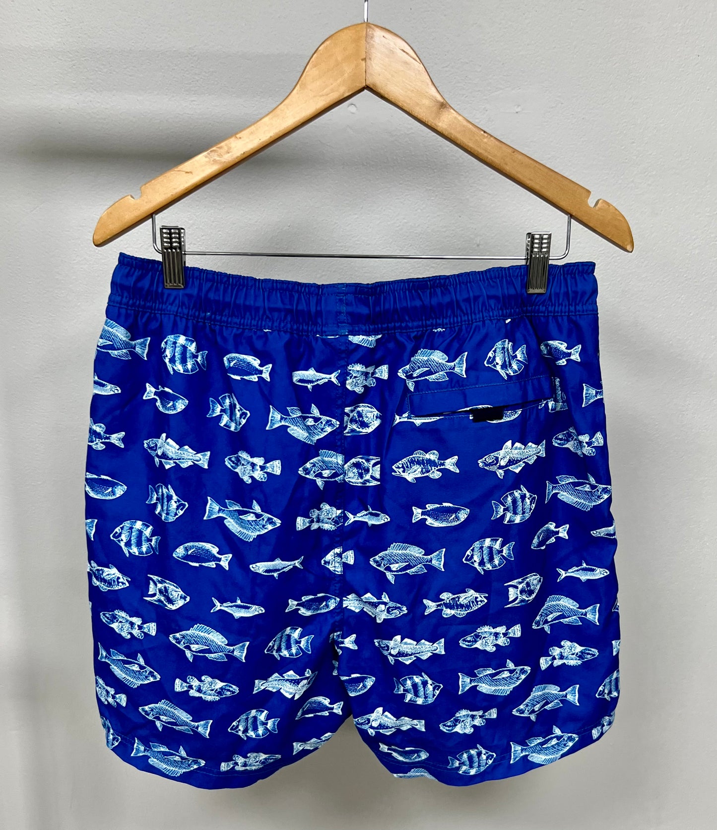 Short de baño azul con diseño de peces en color blanco Nautica ⚓️ talla M