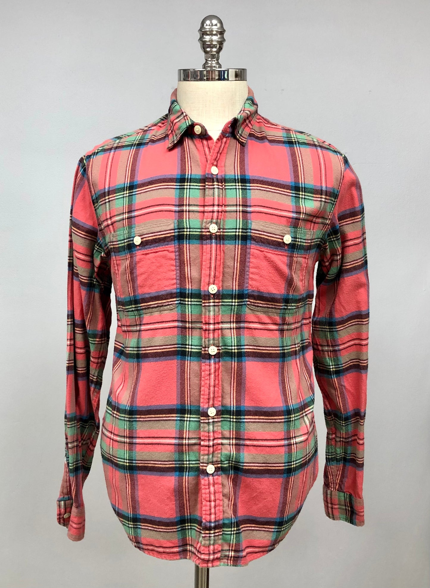 Camisa J.Crew Color rojo claro con patron de cuadros tartán azul y verde Talla M Entalle Regular