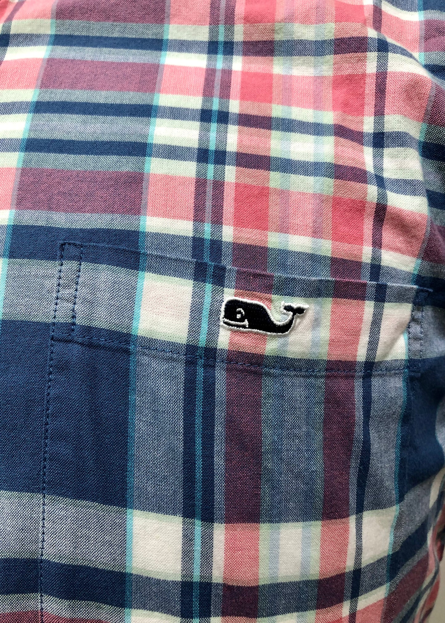 Camisa de botones Vineyard Vines 🐳 con patrón de cuadros en color rosado, azul y blanco Talla S Entalle Clásico