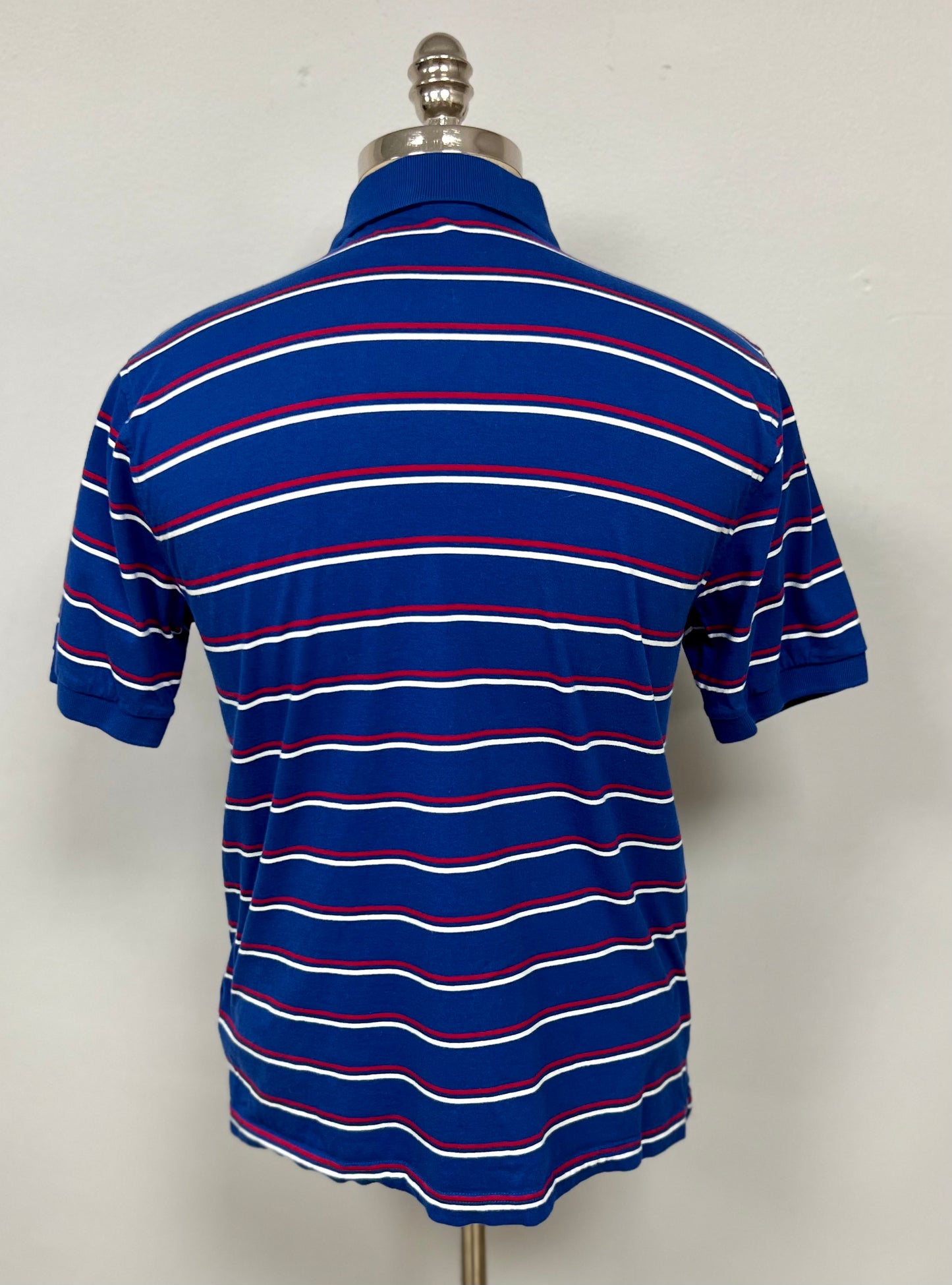 Camiseta Polo Brooks Brothers 🐑 color azul y patrón de rayas blancas y rojas Talla M Entalle Regular