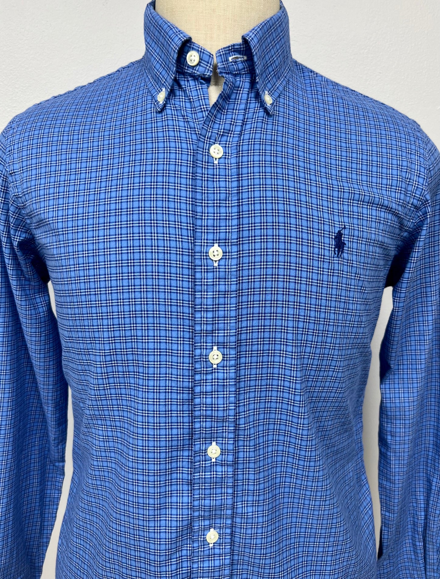 Camisa de botones Polo Ralph Lauren 🏇🏼 color azul de cuadros en color azul navy y blanco Talla L Entalle Regular