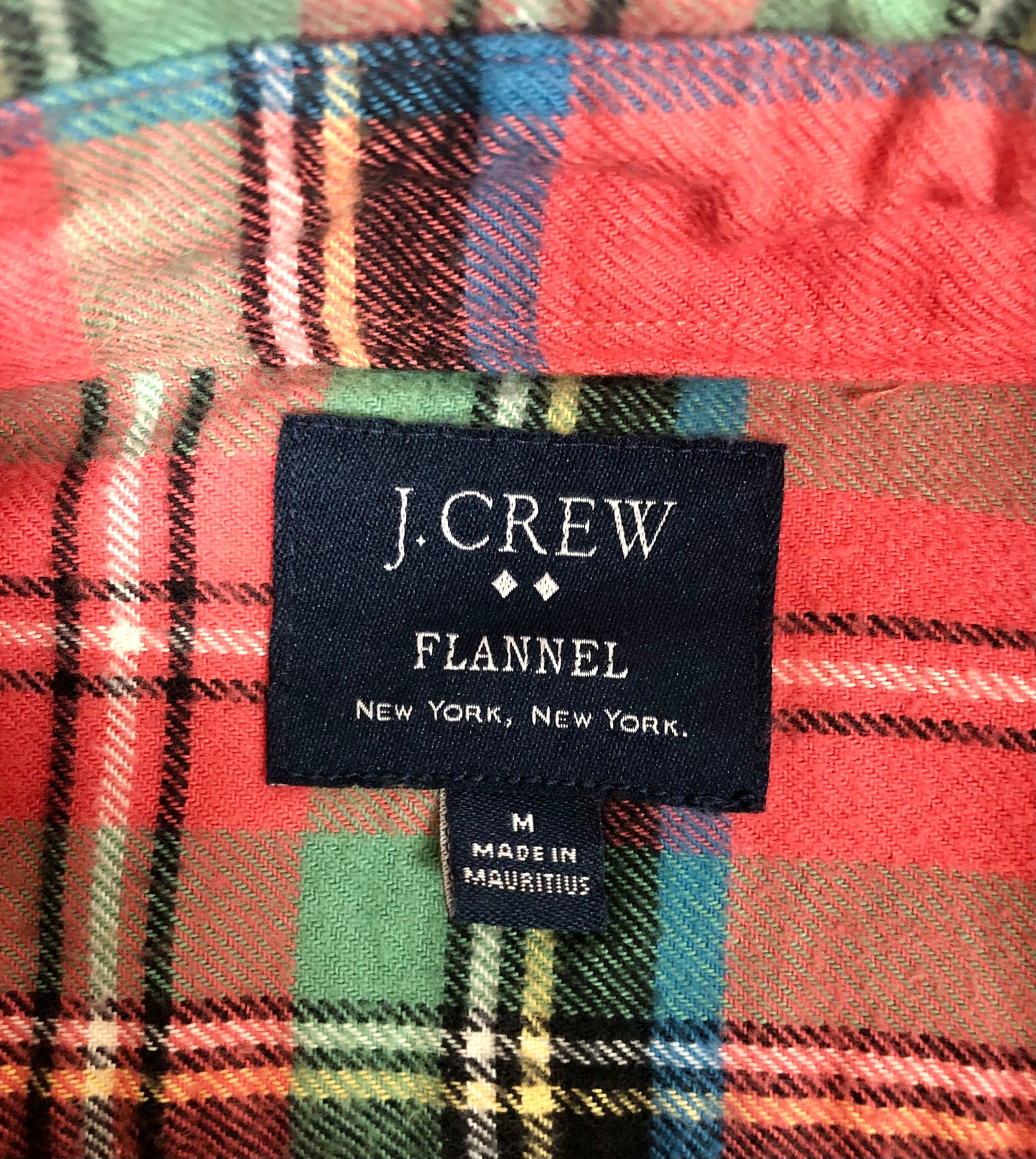 Camisa J.Crew Color rojo claro con patron de cuadros tartán azul y verde Talla M Entalle Regular