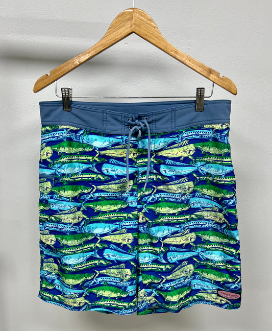 Boardshort de baño en color azul y diseño de peces en verde y aqua Vineyard Vines talla 32