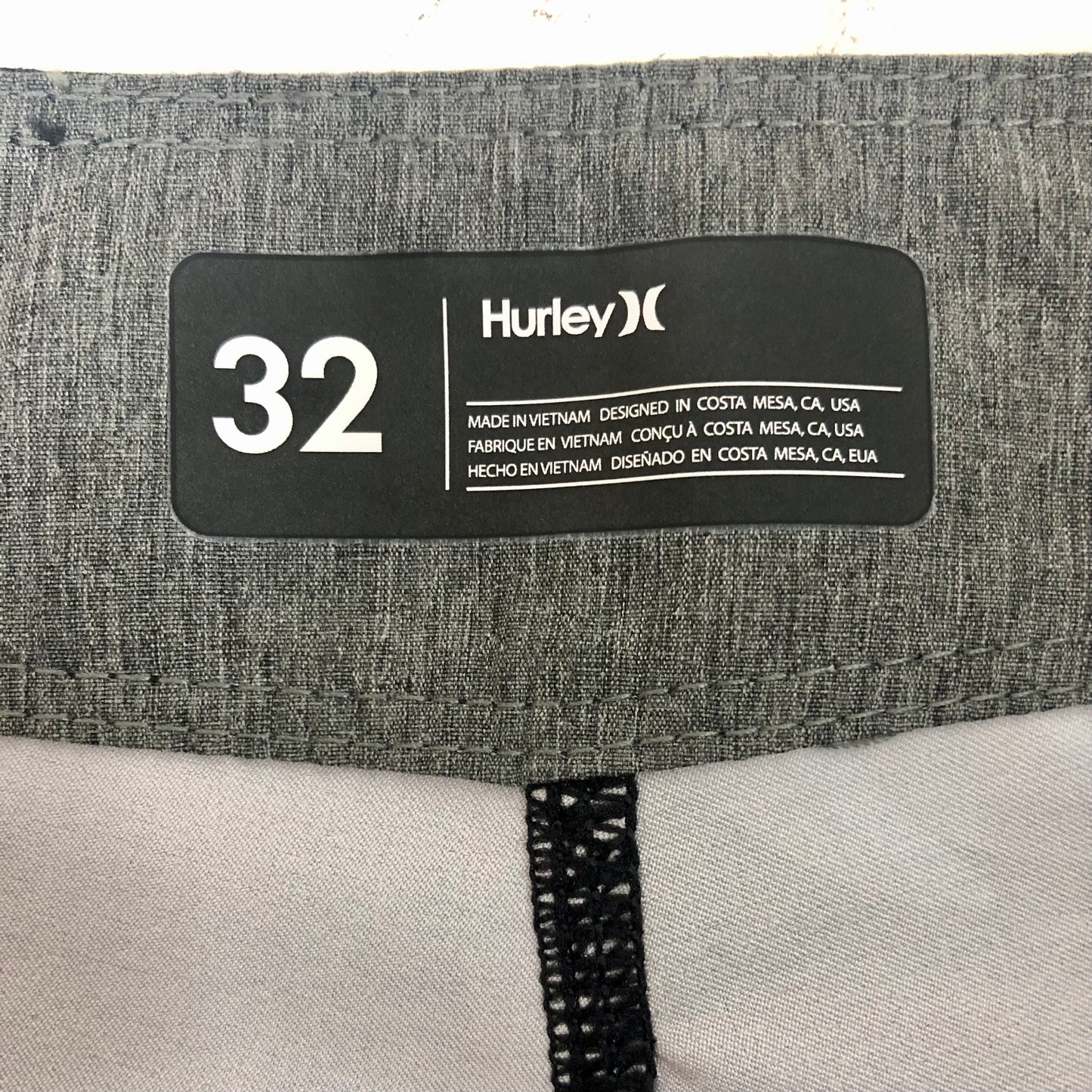 Short de baño Hurley 🏄🏽‍♂️ color negro con diseño de piñas talla M